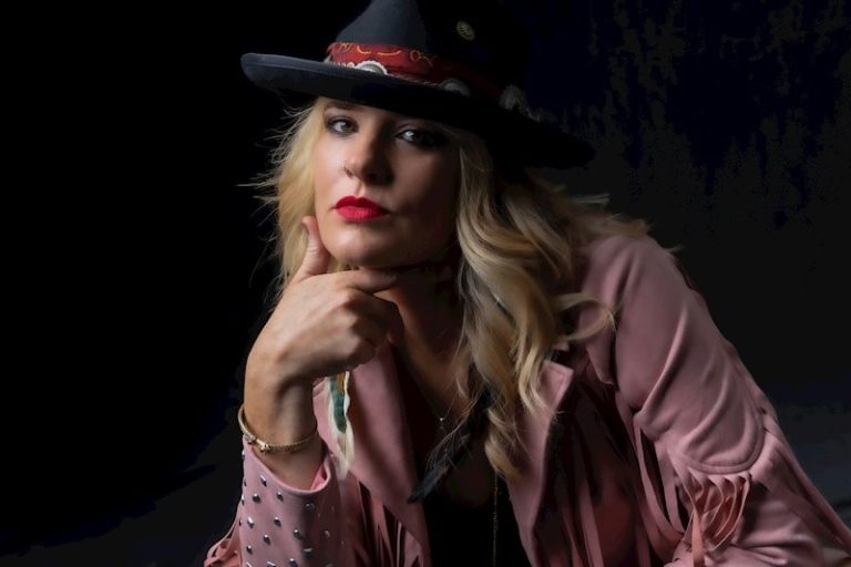 Elles Bailey EP: The Night Owl & The Lark – A Soulful Journey Through Musical Depths