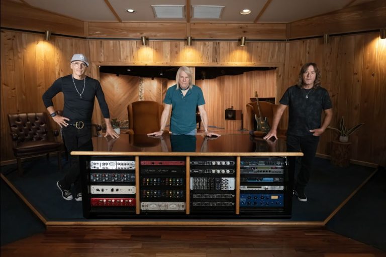 Steve Morse Band Reveals Collaboration With Eric Johnson On “TexUS”