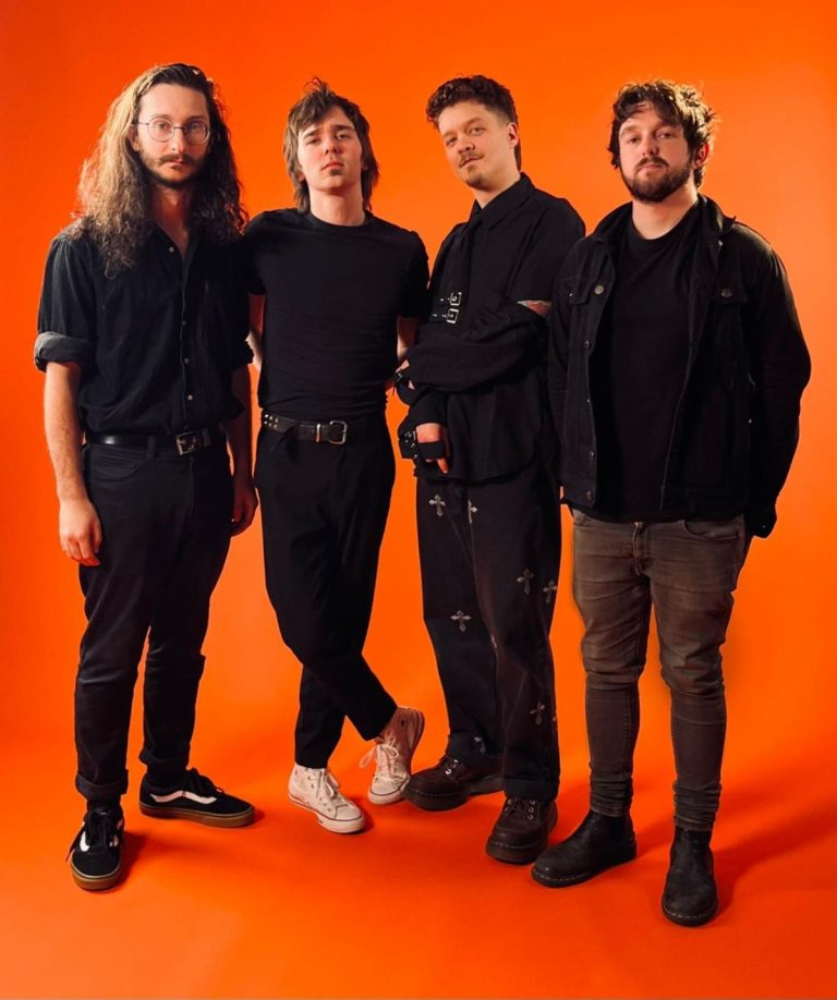 MOTHER VULTURE team up with Gretsch Guitars in video for new single “Phoenix”