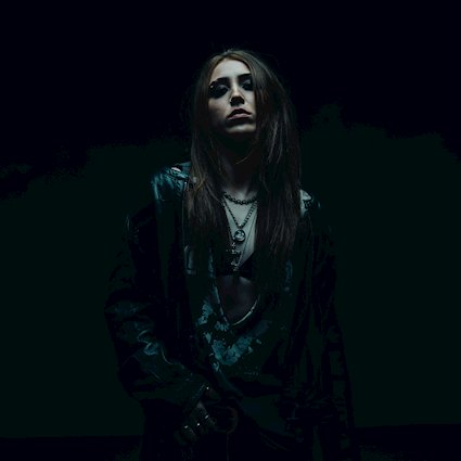 Kami Kehoe – “FADE OUT” A rising force sharpening her edge