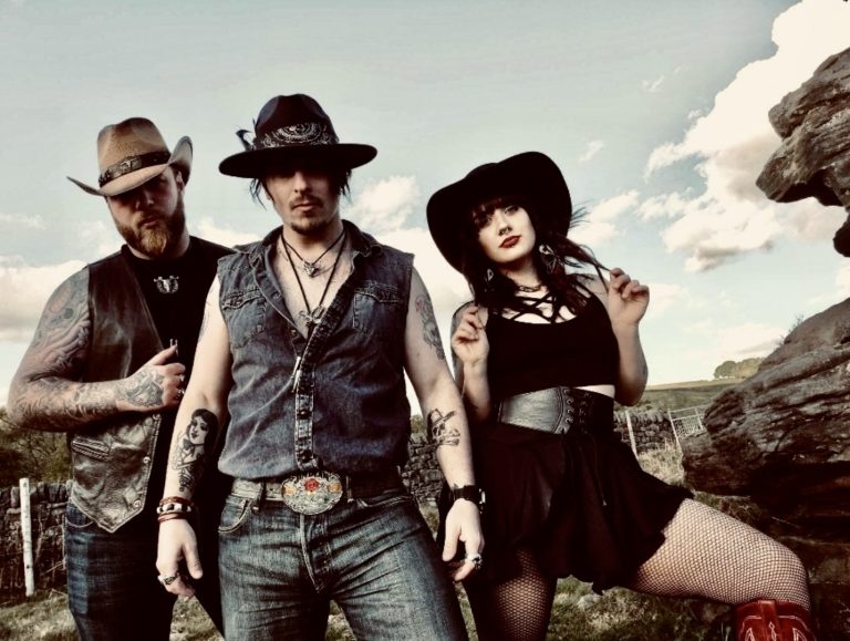 Fangslinger – A Fusion of Rock, Goth and Western Music that works.