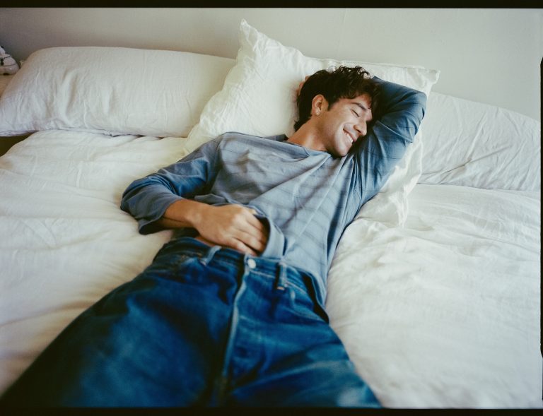 DANIEL SEAVEY RETURNS WITH NEW SINGLE “TIME TO TIME (ANNIE)”