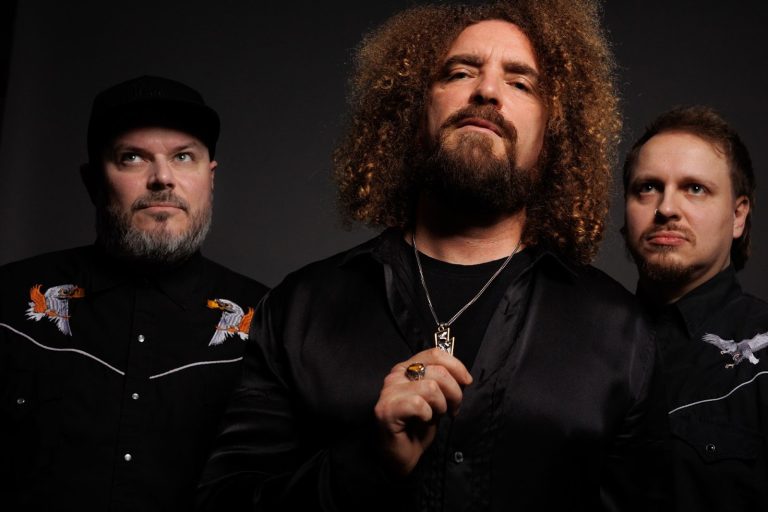 AK & The Red Kites – Hotter Than The Sun