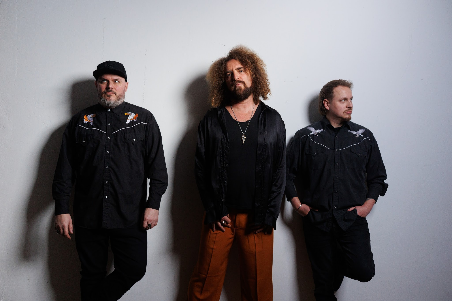 AK & THE RED KITES – HOTTER THAN THE SUN – THE NEW SINGLE & VIDEO