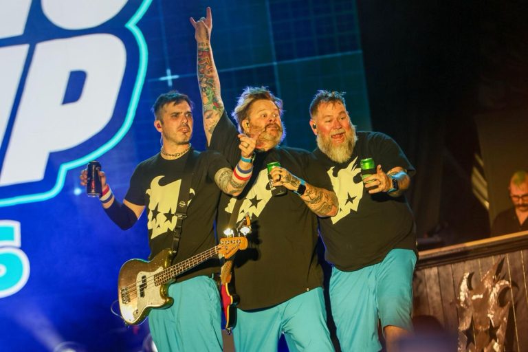 Bowling for Soup, Frank Turner and the Sleeping Souls and American Hi-Fi Storm Lincoln Castle