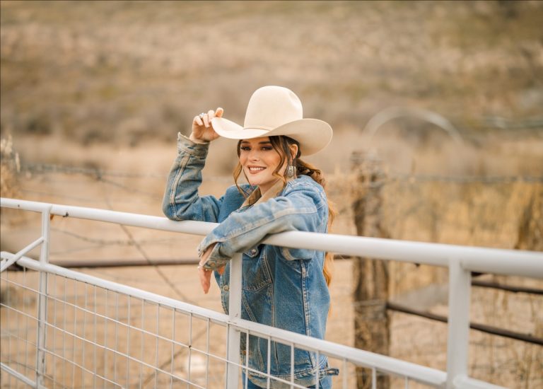 Jenna Paulette – “Maggie’s Song (Old Blue Jeans)” — A Country Anthem for Finding Your Fire