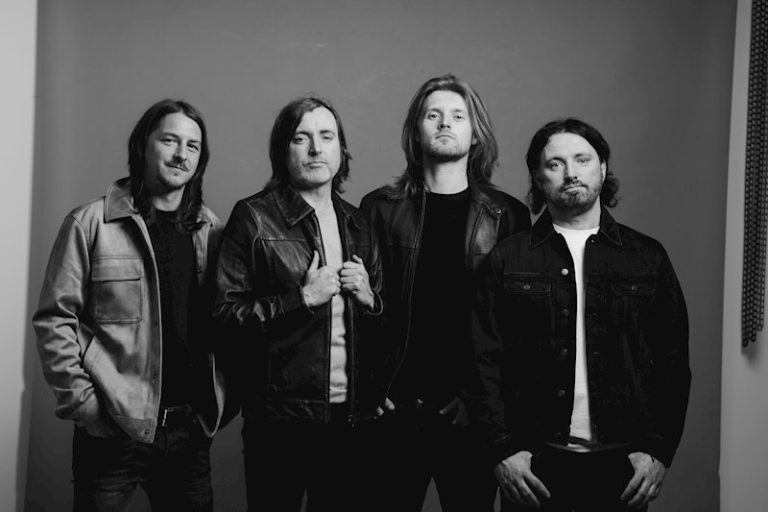 Scarlet RebelsSingle: Don’t Look DownEarache Records