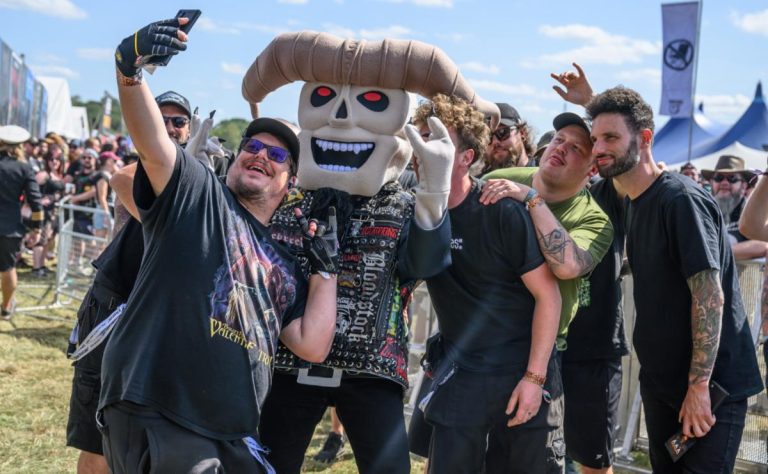 BLOODSTOCK NEWS: PRIZES, POWER, AND PIXELS