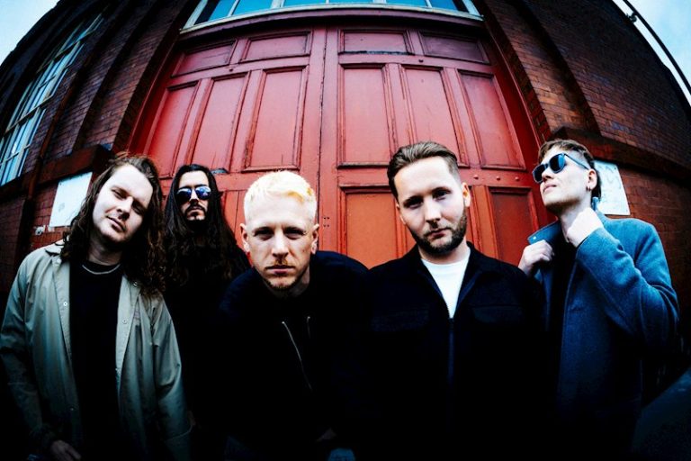 Mason Hill release new single ‘Tainted Wings’, out now, new album “World So Wonderful” out on 23rd October on 7Hz Productions.