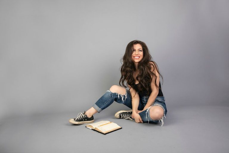 Jessica Lynn Announces 2027 UK Tour – More Than Music: Unplugged