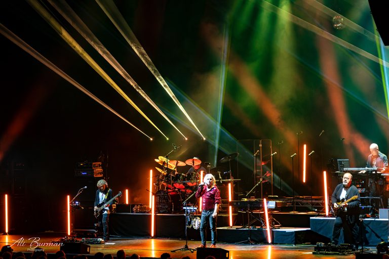 Marillion’s Hammersmith Triumph: Where Rock, Choir and Crowd Became One